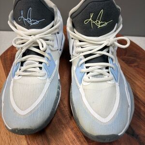 Nike Kyrie‎ infinity " smoke and mirrors" Basketball shoes 7 Y